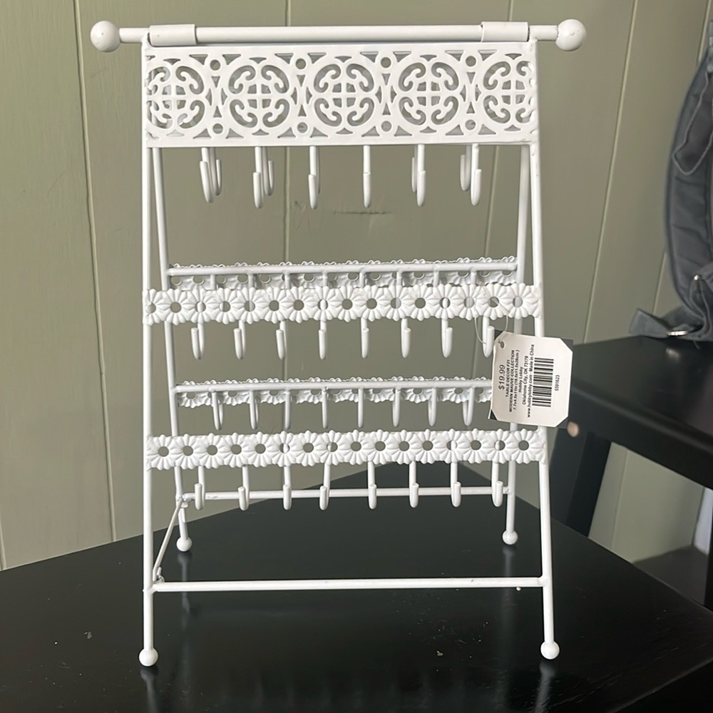 White jewelry holder with tags